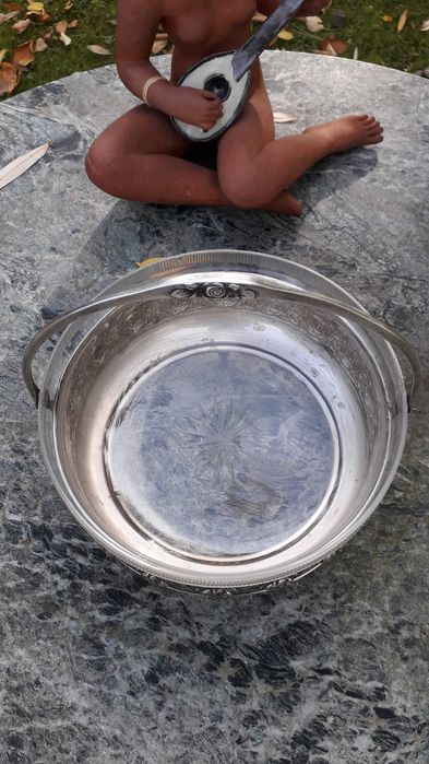 Stara patera posrebrzana.