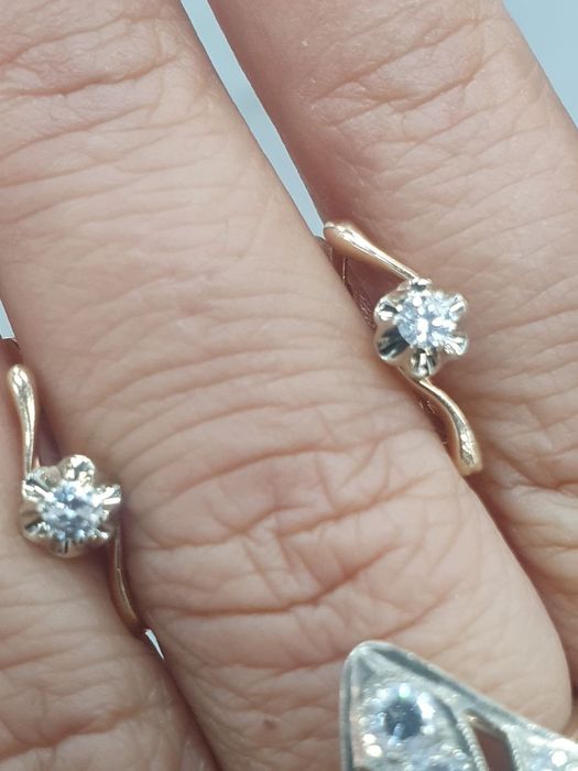 Золотые серьги с бриллиантами