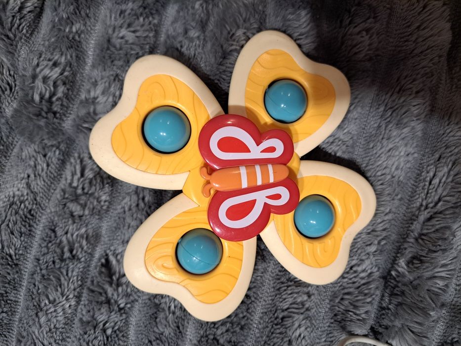 Spinner z przessawkami do zabawy