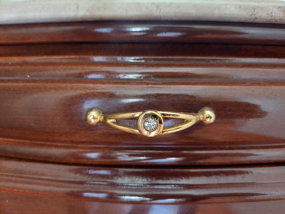 Aparador com espelho