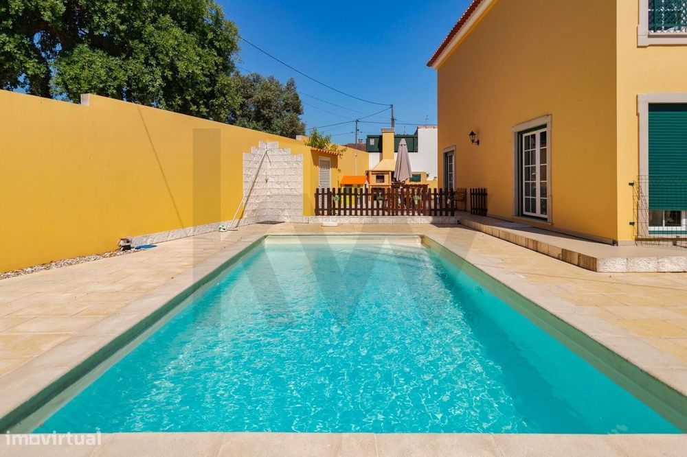 Moradia T4 c/ 2 Suítes, Piscina e Garagem | S. Domingos - Santarém