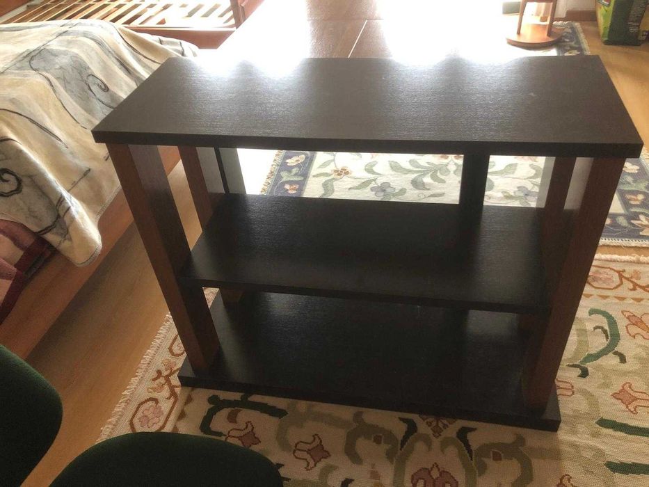 Aparador em Cerejeira (90x110x42)