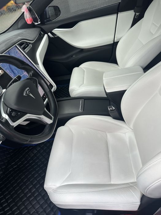 Продам Tesla model S 90 d