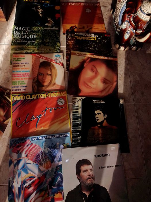 discos de vinil antigos 2 euros cada