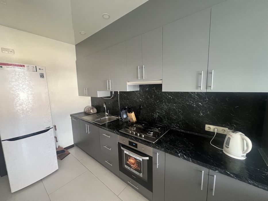 Велика 1к квартира з ремонтом та газом  2% оформленням