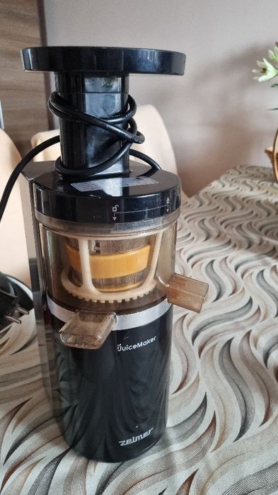 Wolnoobrotowa sokowirowka JuiceMaker JP1500