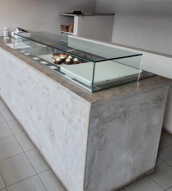 Vitrine de pastelaria refrigerada + cobertura em vidro