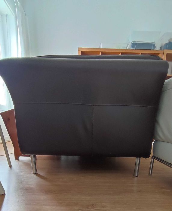 Sofá moderno, castanho em Pele resistente, da Habitat, hoje loja Área