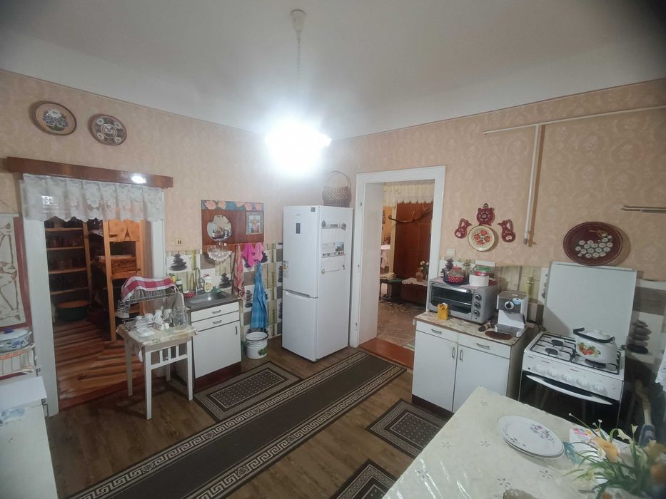 ВЕЛИКИЙ 4-Х кімнатний будинкок 146 кв.м., новий дах, гараж жилий стан