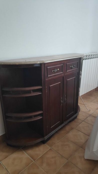 Aparador de hall de madeira e mármore