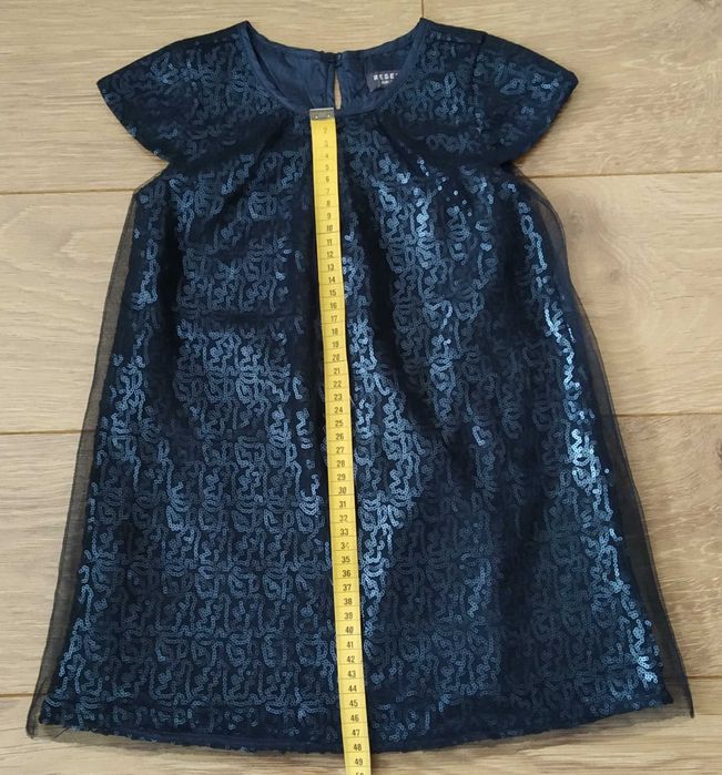 Piękna cekinowa sukienka rozmiar 104