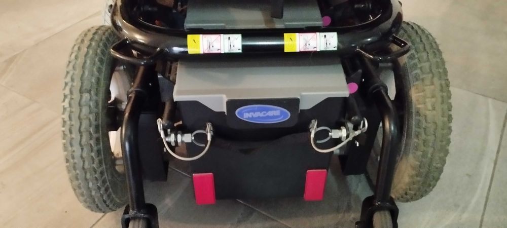 Cadeira de Rodas Elétrica Invacare Bora