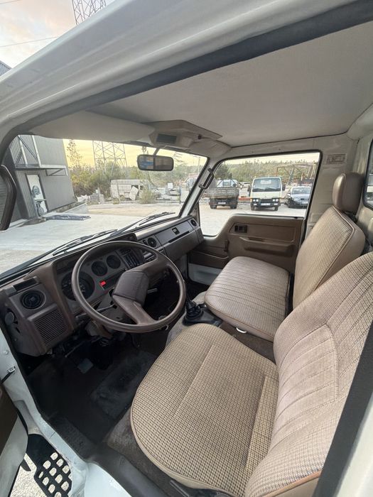 Toyota dyna 250 tribasculante ligeira