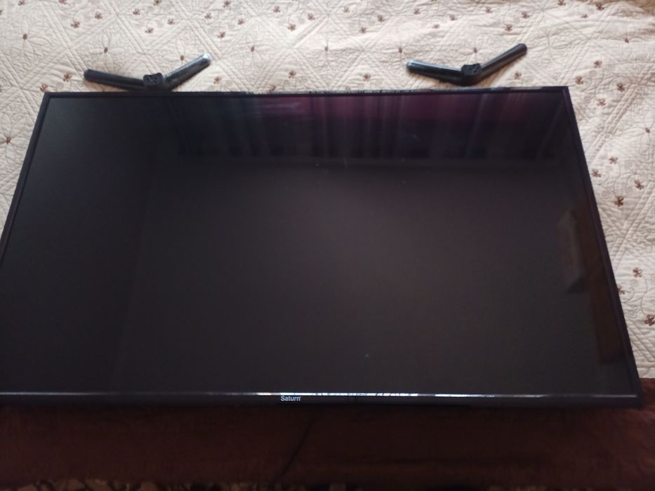 Телевізор Saturn Led 50 uhd 800 u4k" на запчастини.Екран тріснув.