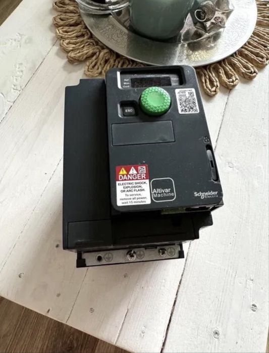 Dwa falowniki Schnaider Altivar ATV 320