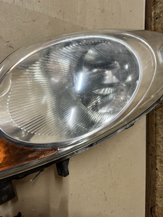 Передні фари Нісан Нот 1 Nissan Note I 2005-2009
