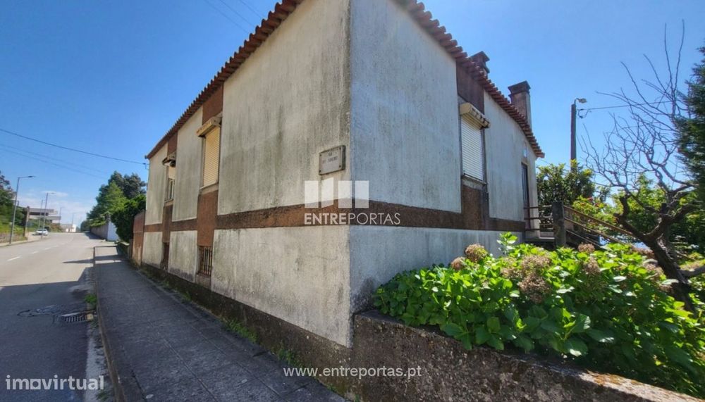 Venda de moradia V5 de 2 pisos, Areosa, Viana do Castelo