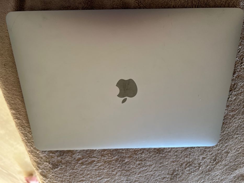 MacBook Air with 8 GB Unified Memory64730205034755120