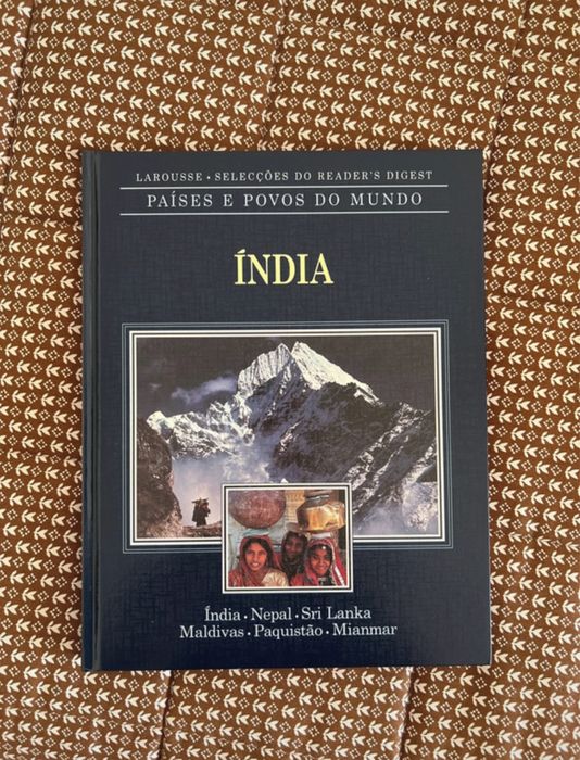 Livros variados de capa dura de Readers digest