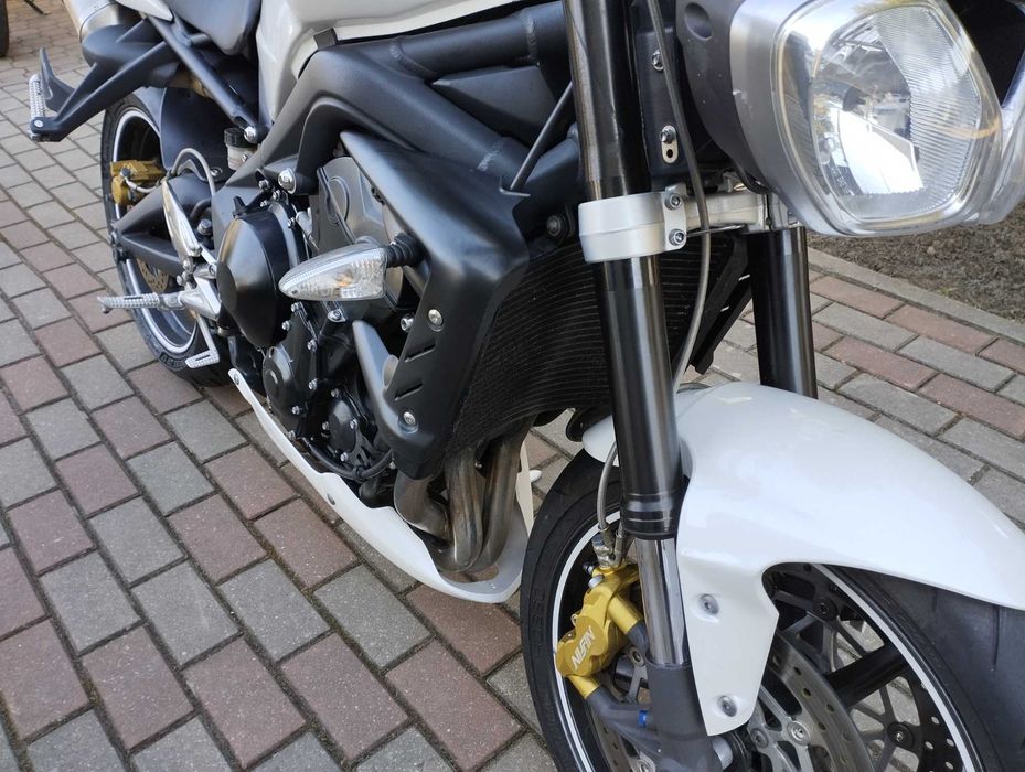 TRIUMPH STREET Triple 675 Rok 2010 Arrow
