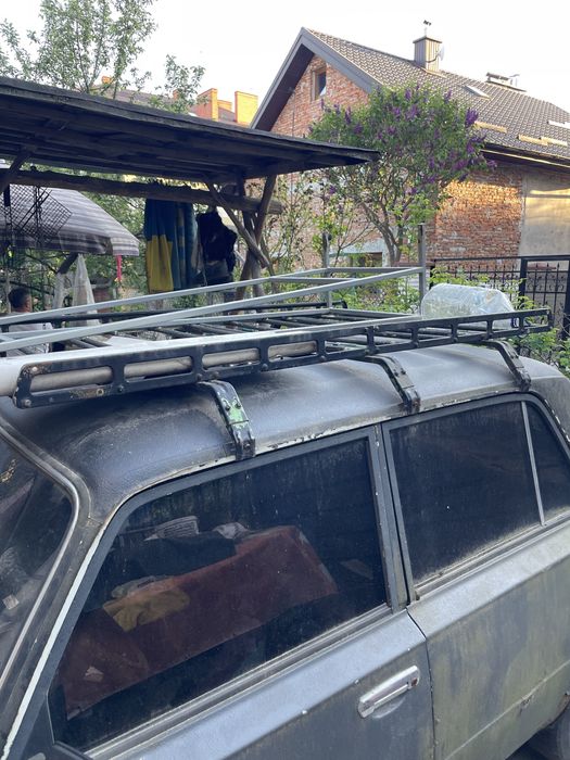 Багажник на дах автомобіля