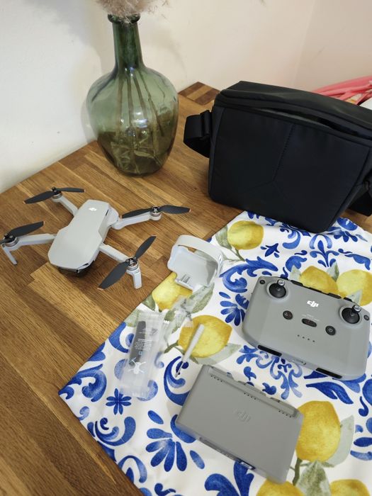 Drone DJI mini 2 se FLY more combo