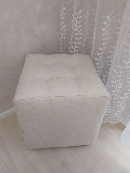 Пуф для спальні, вітальні.