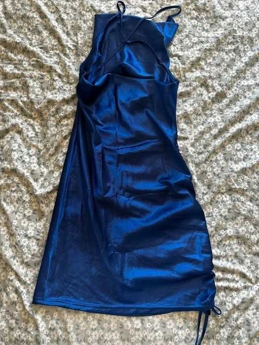 Elegancka niebieska sukienka