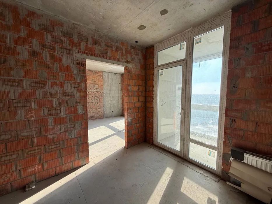 Продаж 1-к 47 м2, без ремонту ЖК Славутич