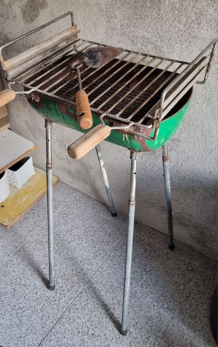 Portão, grades, grelhador, suportes prateleiras