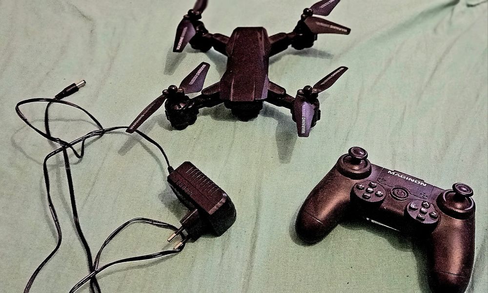 Drone Quadcopter Maginon WiFi HD – Como Novo (Luzes LED + Extras Selados)