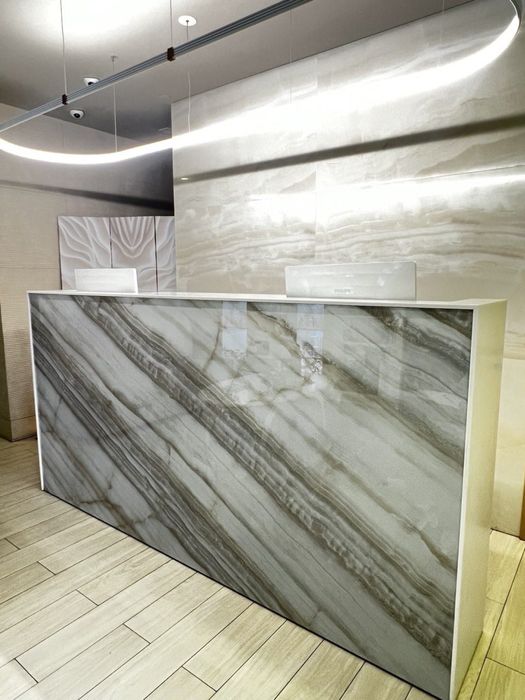 Стійка рецепції для двох адміністраторів