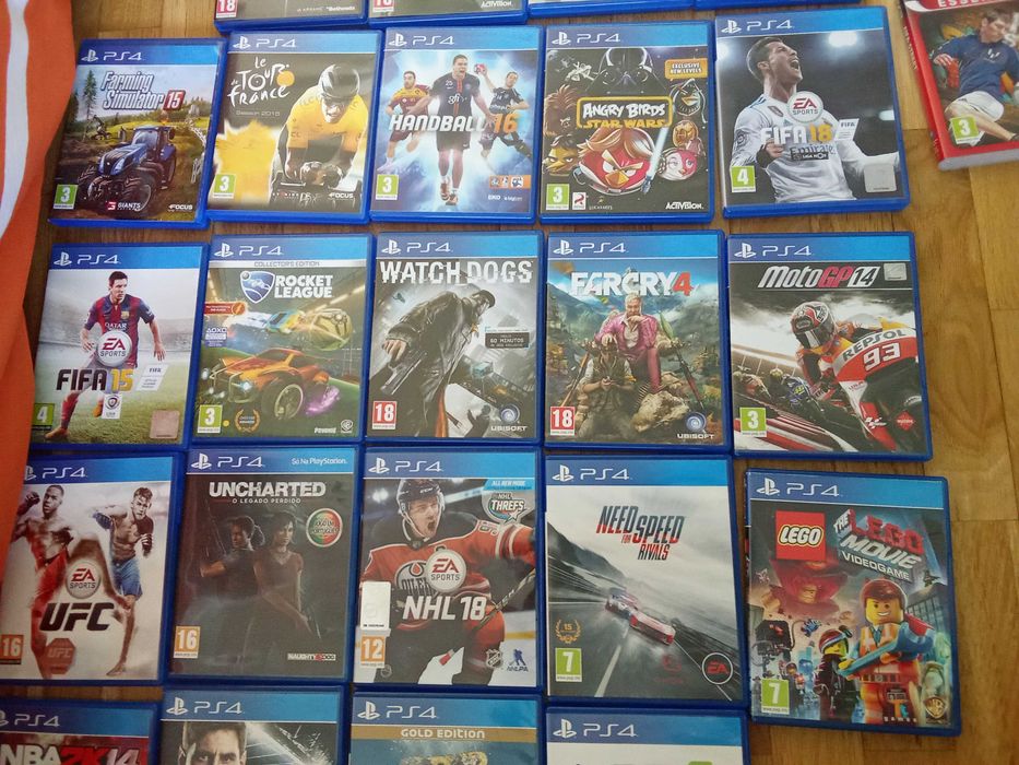 Sony PS4 usada em excelente estado! Oferta de 5 jogos.