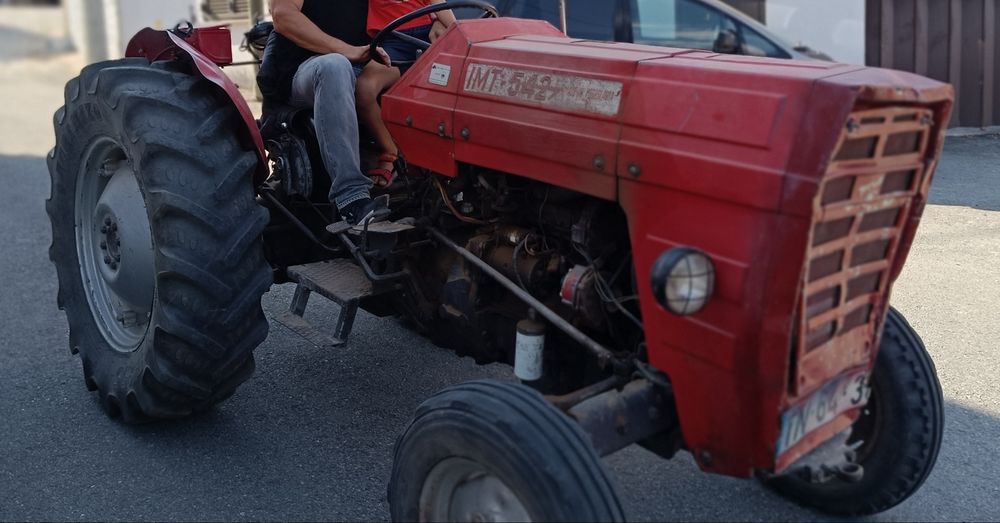 Trator IMT 542 motor perkins