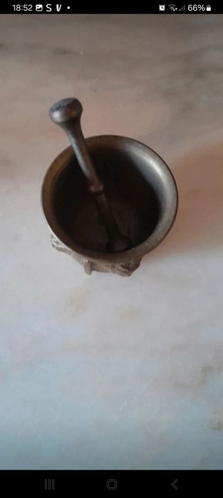 Almofariz trabalhado em bronze dourado