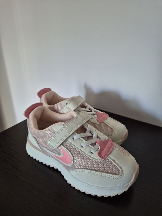 Кросівки для дівчинки