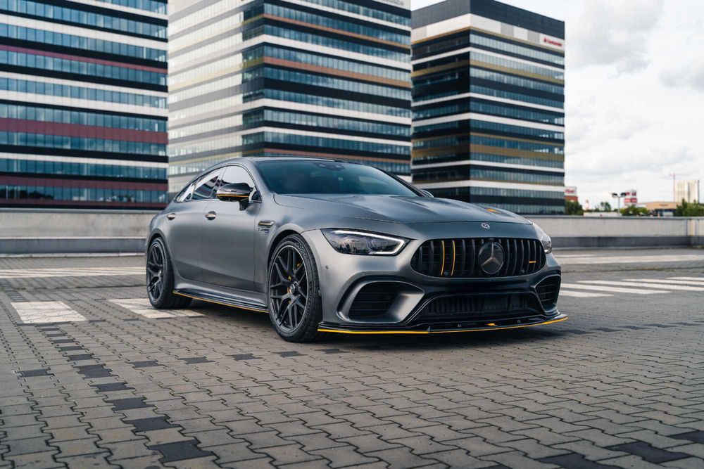 Wynajem Mercedes-AMG GT 63s V8-wypożyczalnia samochodów