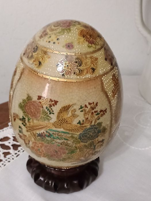 Ovo em porcelana chinesa