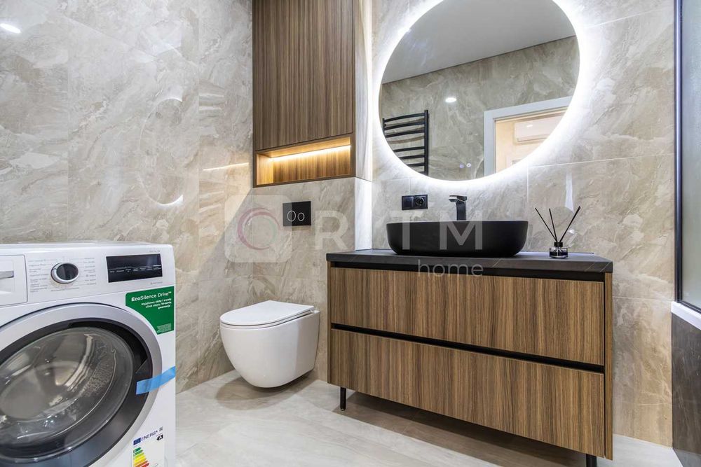 Продається світла та простора 2-кімнатна квартира площею 65 м² у сучасному житловому комплексі «Сонячний».