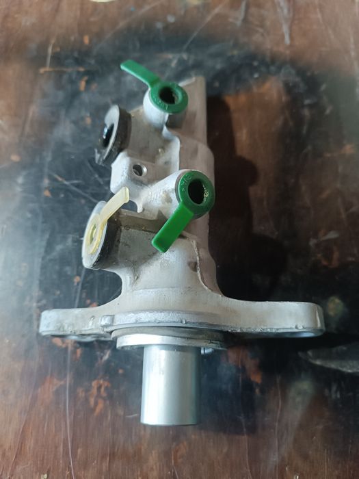 Головний гальмівний циліндр Рено Сценік 3