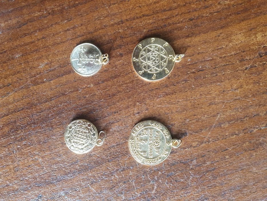 Pendentes em Prata Dourada