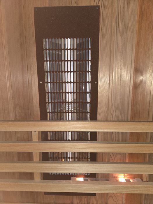 Sauna finska  z dodatkowymi lampami na podczerwien