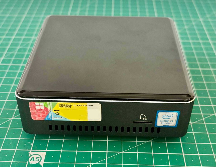 Mini computador Intel NUC I3 7100U
