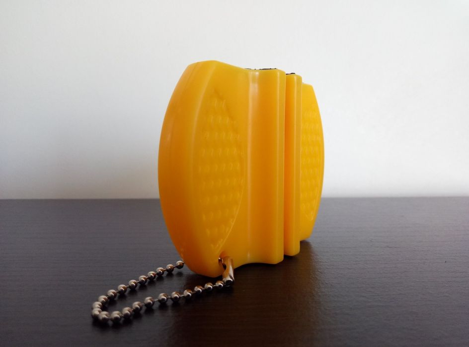 Точилка для ножей с двумя степенями заточки.