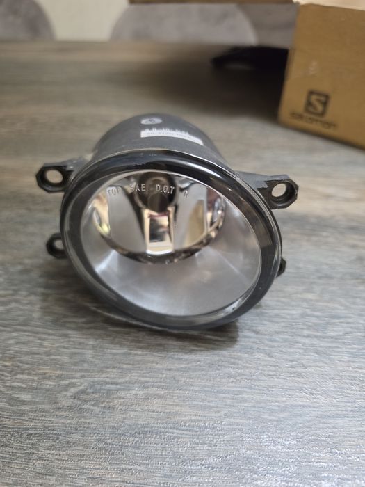Фара протитуманна Lexus Тойота Toyota бампер передній WJ30-0279-09