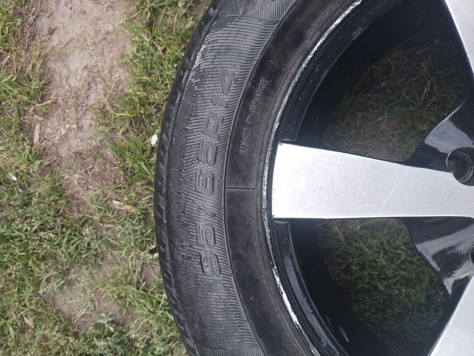 Продам 4 колеса  разом з резиною літо