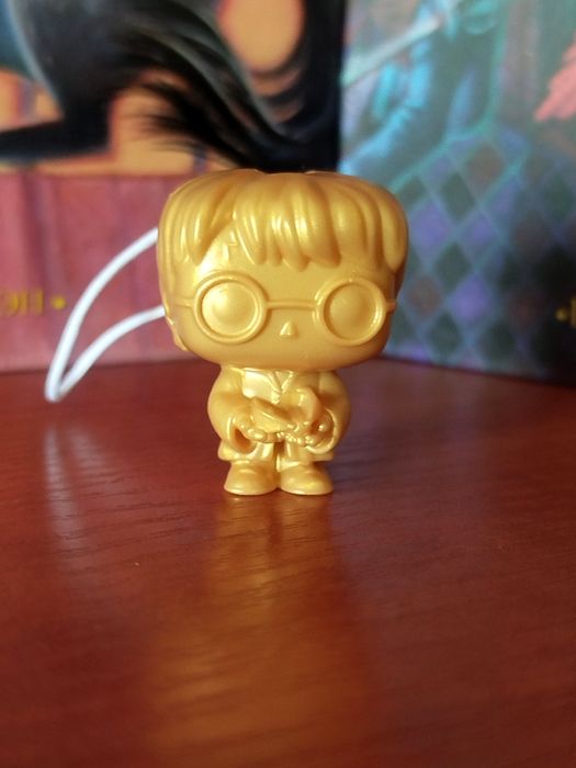 Золота фігурка Гаррі Поттер