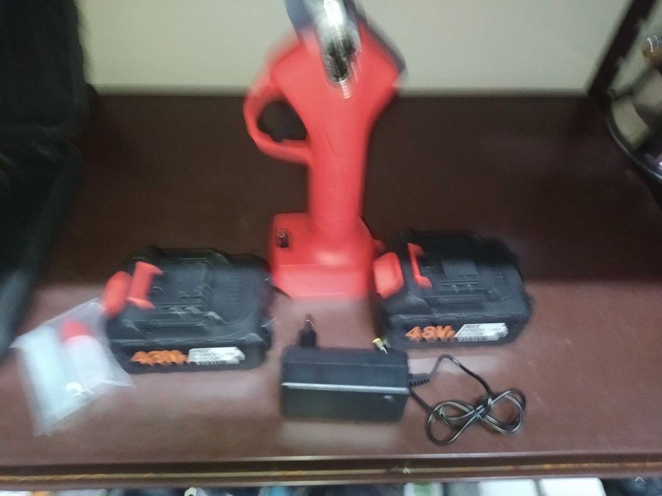 sekator na akumulator 2 akumulatory nowość bardzo mocny utnie nawet pa