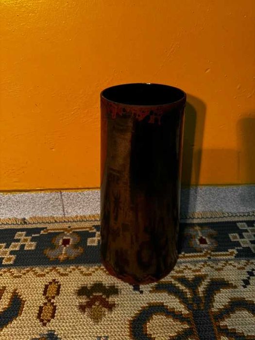 Jarra Alta em Barro Vidrado – Efeito Metal / Ferro – 40 cm