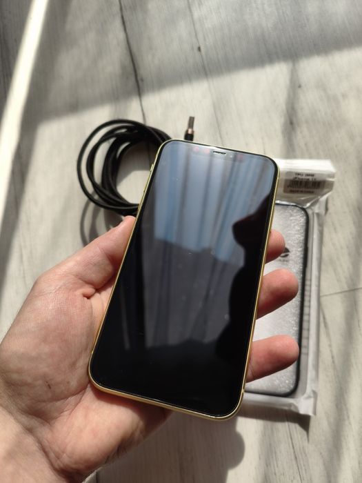 iPhone 11 64 GB 85% bateria żółty